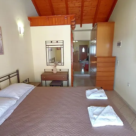 Traditional Mount Retreat - - Corfu Apartment